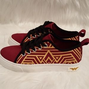 NWOB AWESOME Wonder Woman Girl's Sneakers